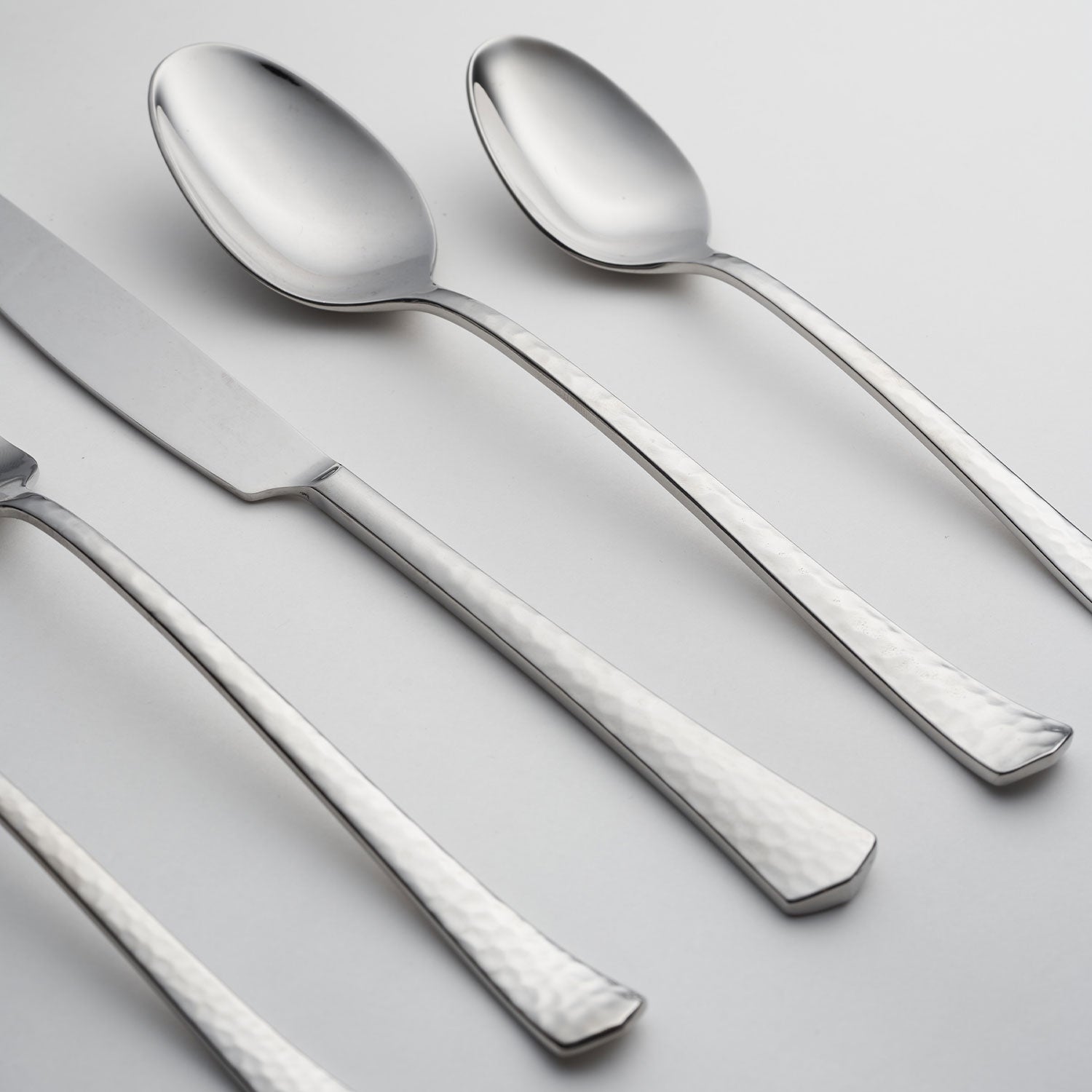 Reagan Mirror Hammered 20 Piece Flatware Set - Image 3