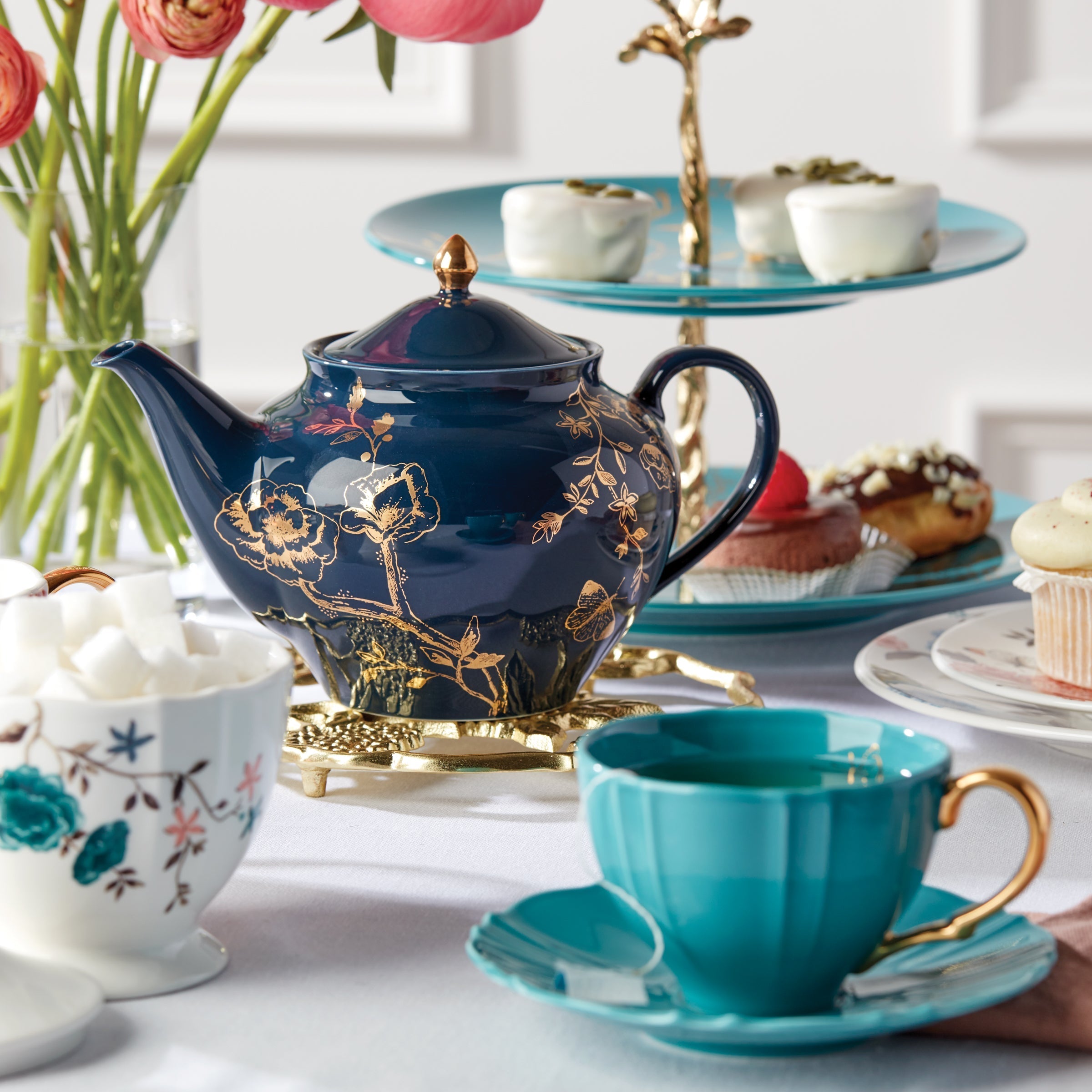 Sprig & Vine Teacup & Saucer - Navy - Image 3