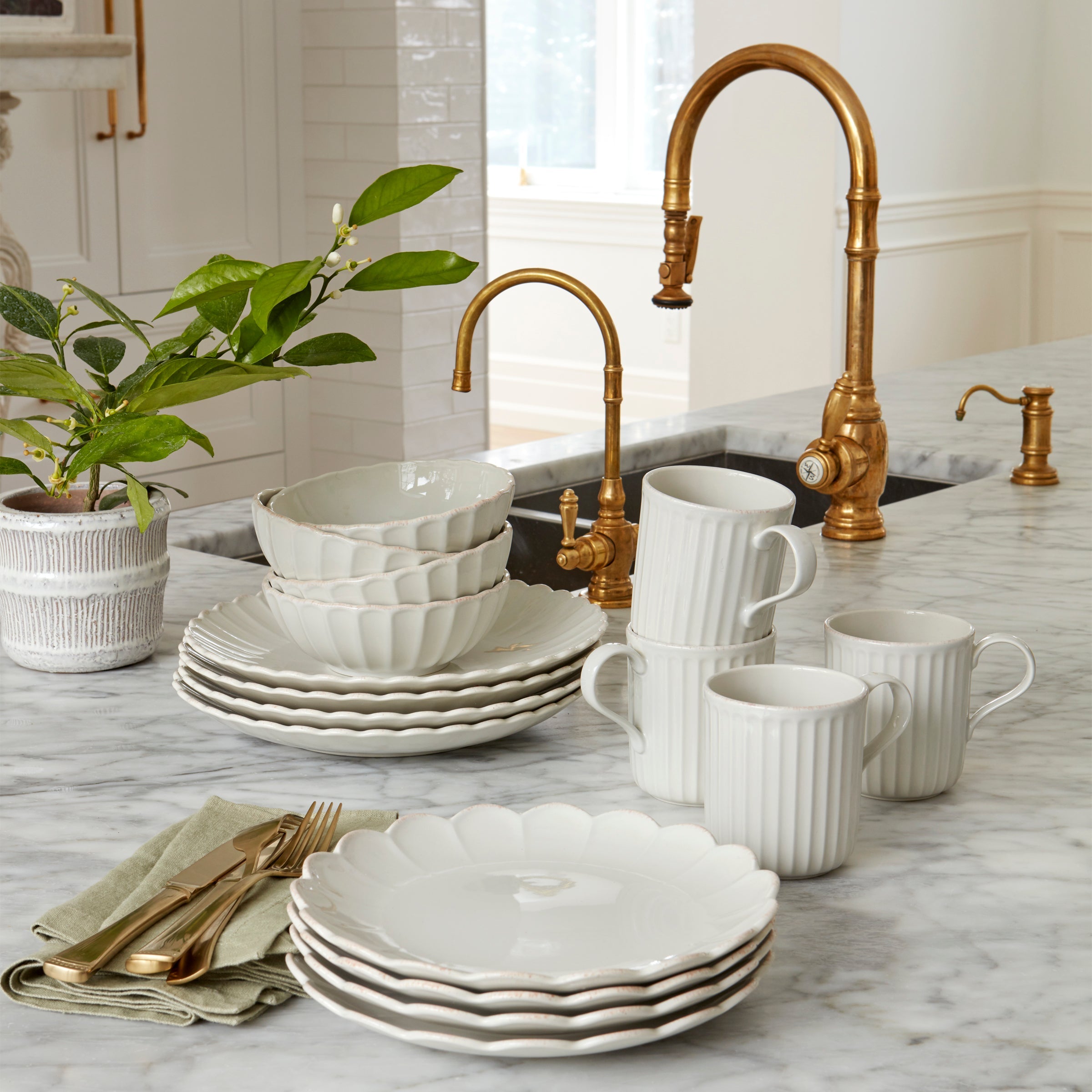 French Perle Scallop 12-Piece Dinnerware Set - Image 4
